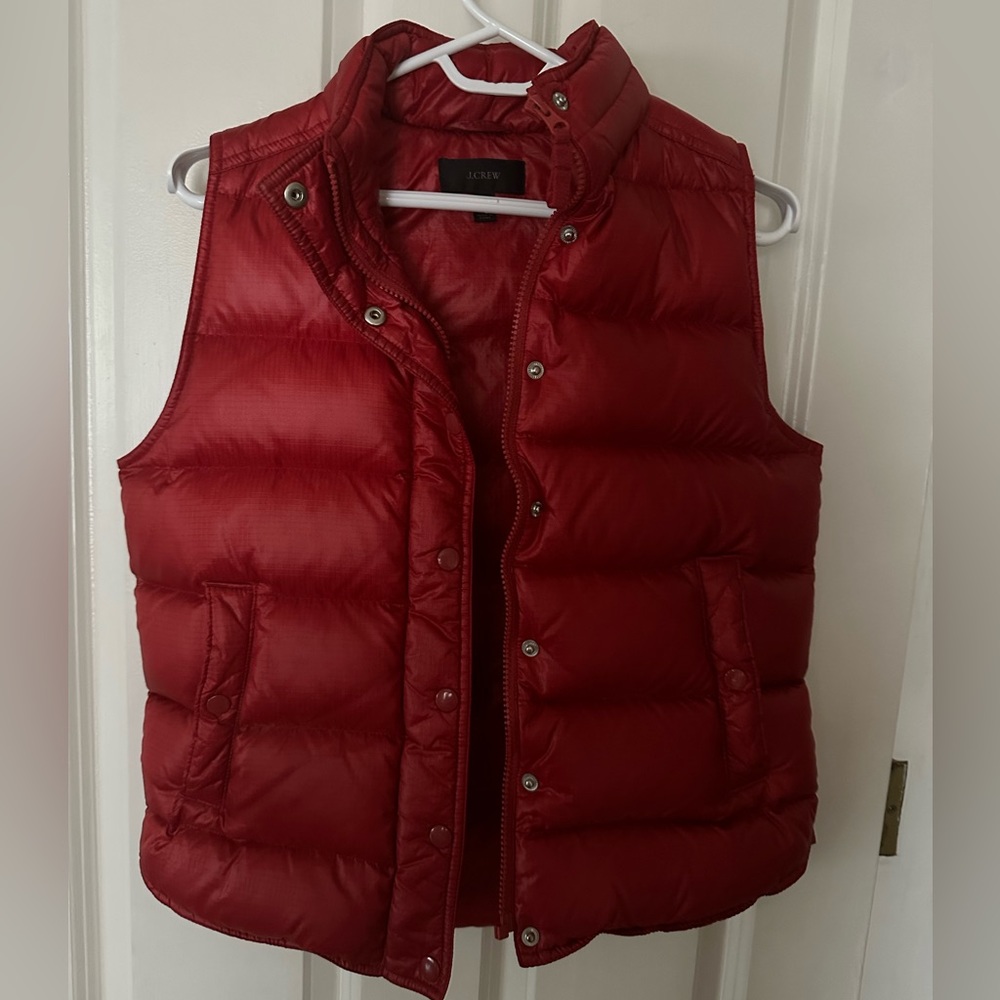 J.Crew wmns Sm RED Puffer Jacket Down+feathers.
19” Pit to Pit
23” Shldr to Hem